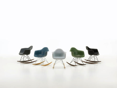 Cadeira Eames RAR / Preto Básico / Ácer Escuro