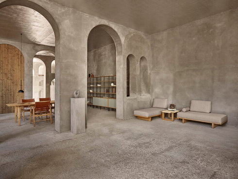 BM1160 Huntsman Dining Table