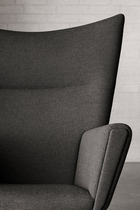 CH445 Wing Lounge CHair / Stainless Steel