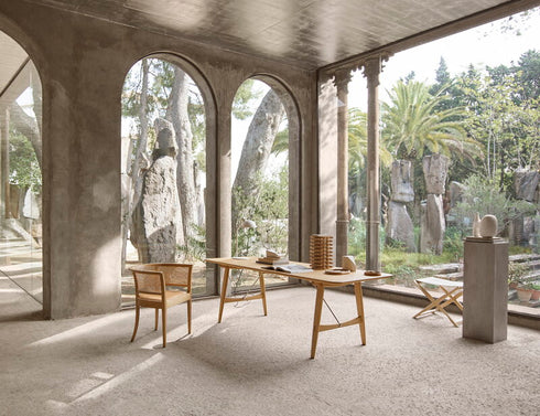 BM1160 Huntsman Dining Table