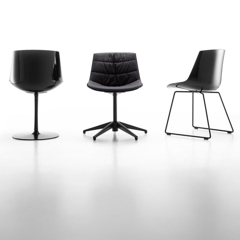 Flow Swivel Chair / Round Base / Upholstered