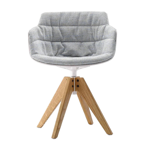 Flow Slim Armchair / Frame Oak VN / Upholstered