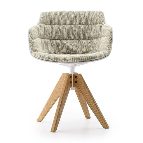 Flow Slim Armchair / Frame Oak VN / Upholstered