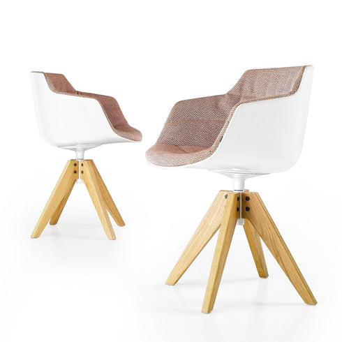 Flow Slim Armchair / Frame Oak VN / Upholstered