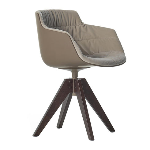 Flow Slim Armchair / Frame Oak VN / Upholstered