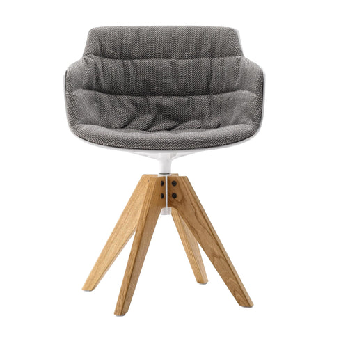 Flow Slim Armchair / Frame Oak VN / Upholstered