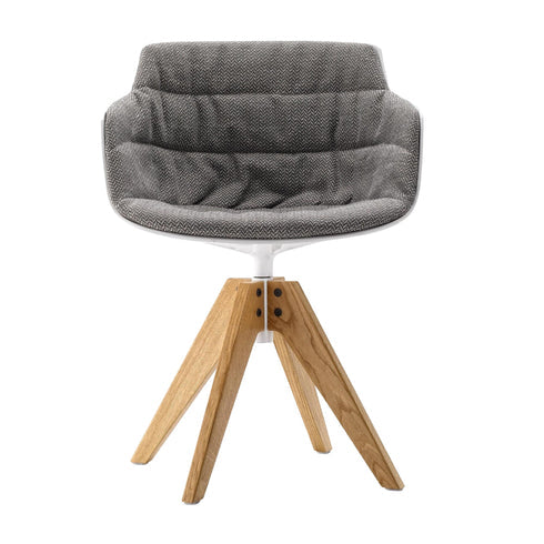 Flow Slim Armchair / Frame Oak VN / Upholstered