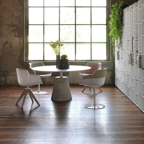 Flow Slim Armchair / Central Leg