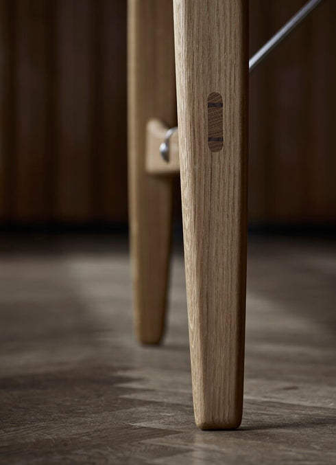 BM1160 Huntsman Dining Table