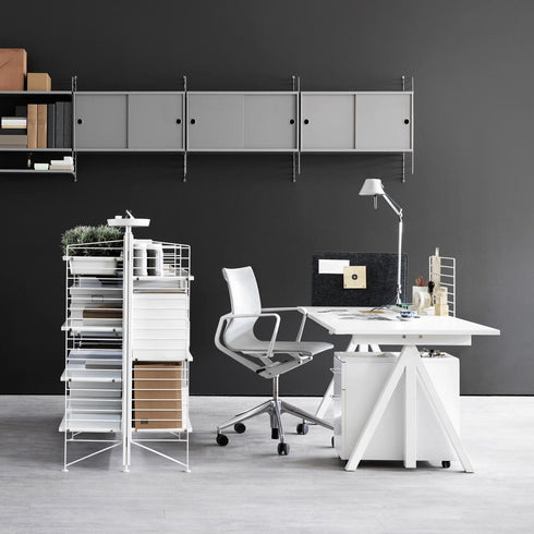 String Works Desk 140x78cm / White Frame