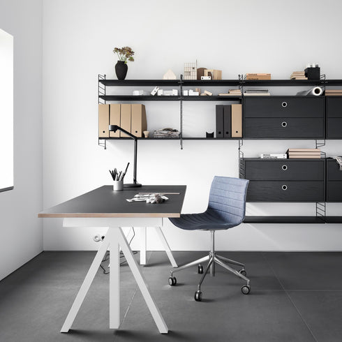 String Works Desk 140x78cm / White Frame