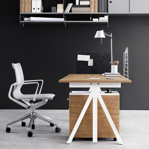 String Works Desk 140x78cm / White Frame
