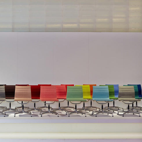 Cadeira EA 101 em alumínio / Cromada / Sem rotação