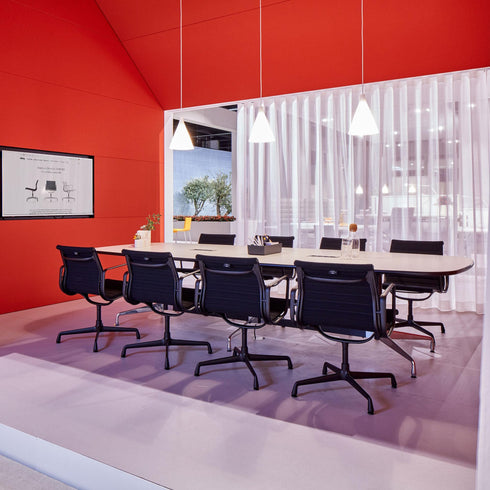 EA 104 aluminum chair / Black base / Swivel