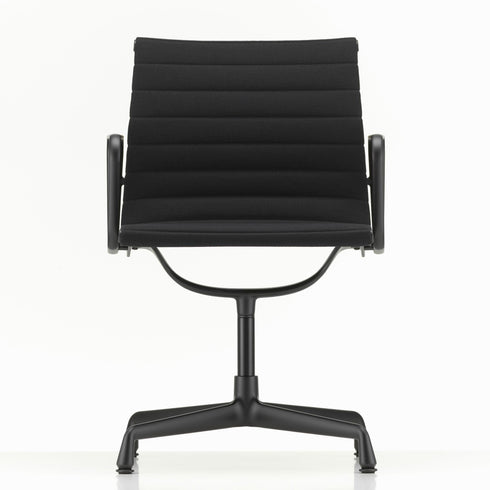 EA 104 aluminum chair / Black base / Swivel