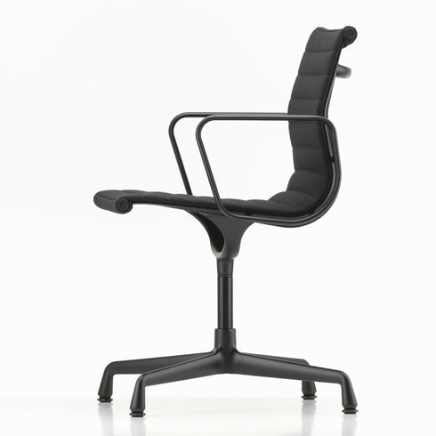 EA 104 aluminum chair / Black base / Swivel