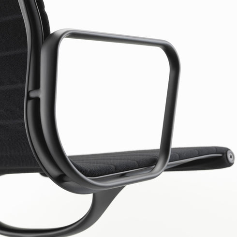 EA 104 aluminum chair / Black base / Swivel