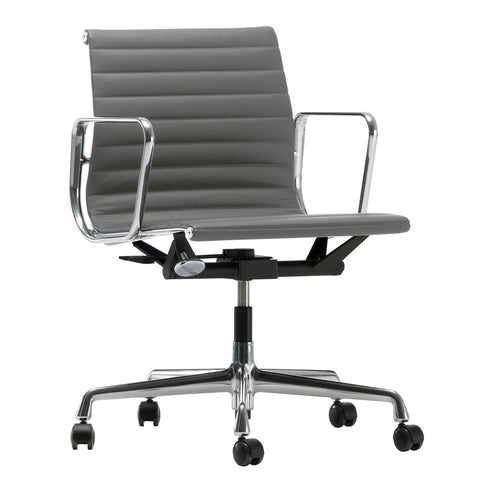 EA 117 aluminum chair / Polished base