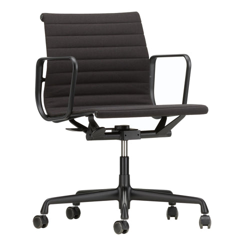 EA 117 aluminum chair / Black base
