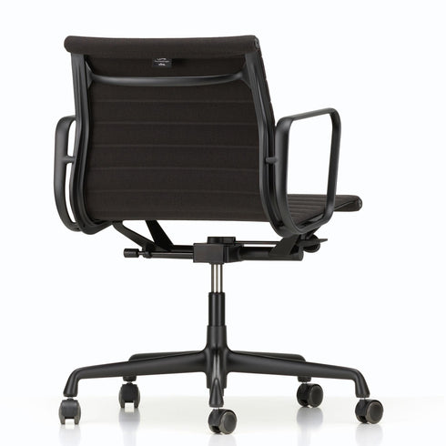 EA 117 aluminum chair / Black base