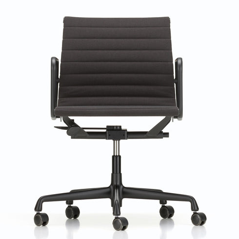 EA 117 aluminum chair / Black base