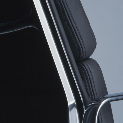EA 219 Soft Pad Chair / Polished Base