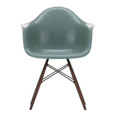 Eames DAW Fiberglass Armchair / Dark Maple Base