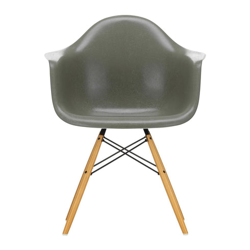 Eames DAW Fiberglass Armchair / Golden Maple Base