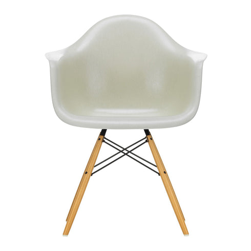 Eames DAW Fiberglass Armchair / Golden Maple Base