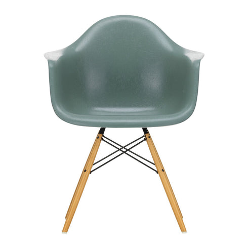 Eames DAW Fiberglass Armchair / Golden Maple Base
