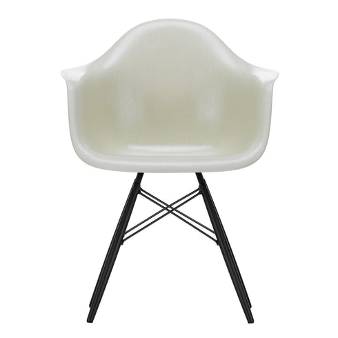 Eames DAW Fiberglass Armchair / Black Maple Base