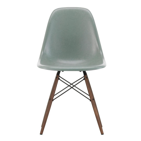 Eames Chair in DSW Fiberglass / Dark Maple