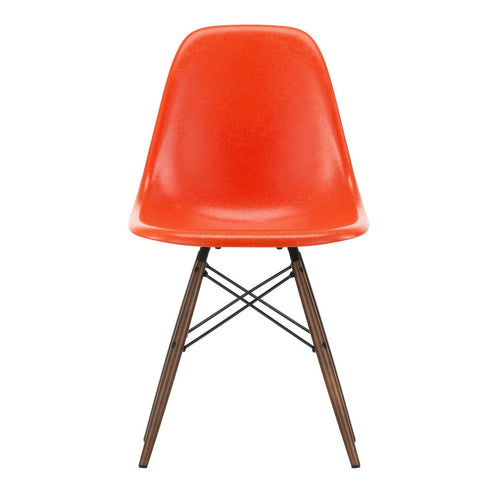 Eames Chair in DSW Fiberglass / Dark Maple