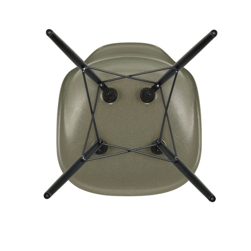 Eames Fiberglass DSW Chair / Maple Black