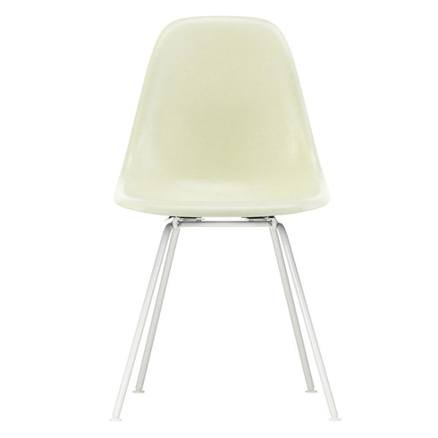 Eames Chair in DSX Fiberglass / White Base