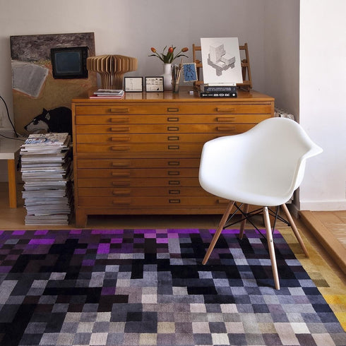 Eames DAW Plastic Armchair / Maple Base