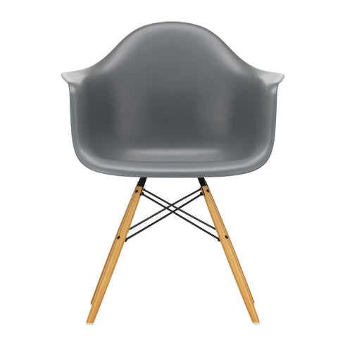 Eames DAW Plastic Armchair / Maple Base