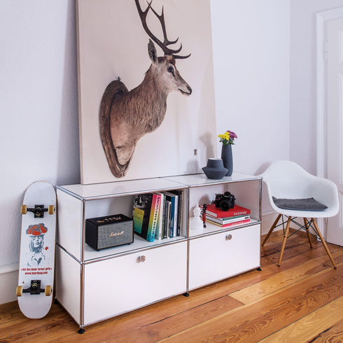 Eames DAW Plastic Armchair / Maple Base