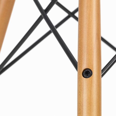 Eames DAW Plastic Armchair / Maple Base