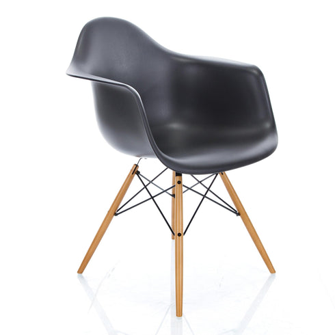 Eames DAW Plastic Armchair / Maple Base