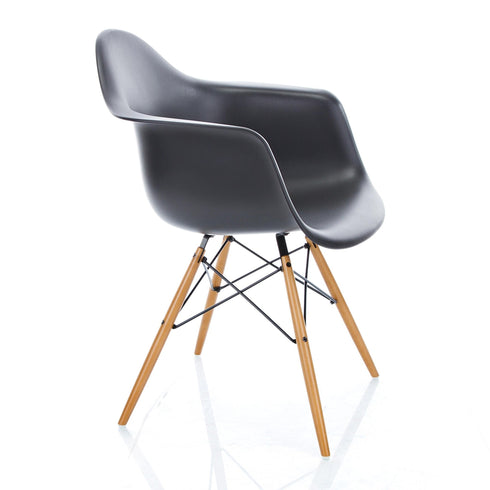 Eames DAW Plastic Armchair / Maple Base