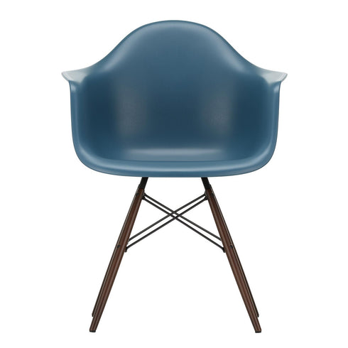 Eames DAW Plastic Armchair / Dark Maple Base