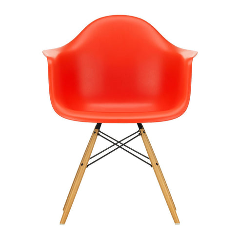 Eames DAW Plastic Armchair / Maple Base