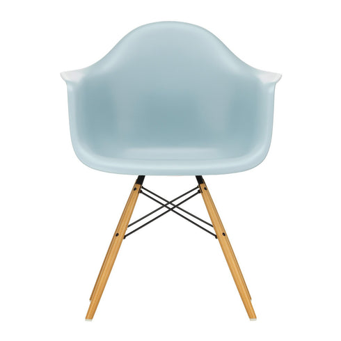 Eames DAW Plastic Armchair / Maple Base