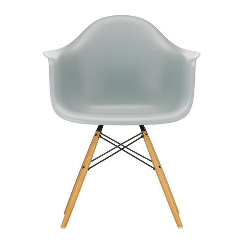 Eames DAW Plastic Armchair / Maple Base