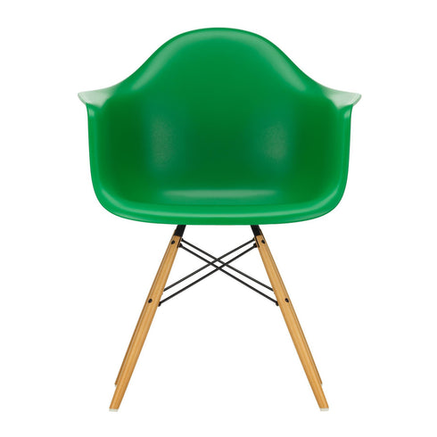 Eames DAW Plastic Armchair / Maple Base
