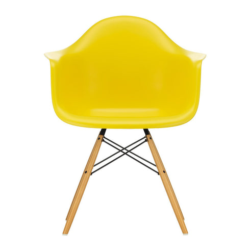 Eames DAW Plastic Armchair / Maple Base