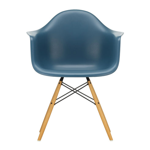 Eames DAW Plastic Armchair / Maple Base