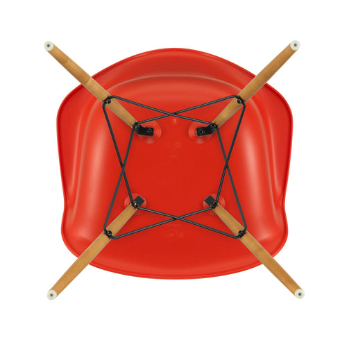 Eames DAW Plastic Armchair / Maple Base