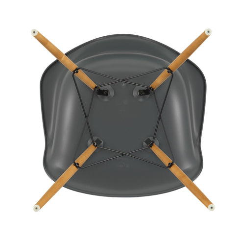 Eames DAW Plastic Armchair / Maple Base